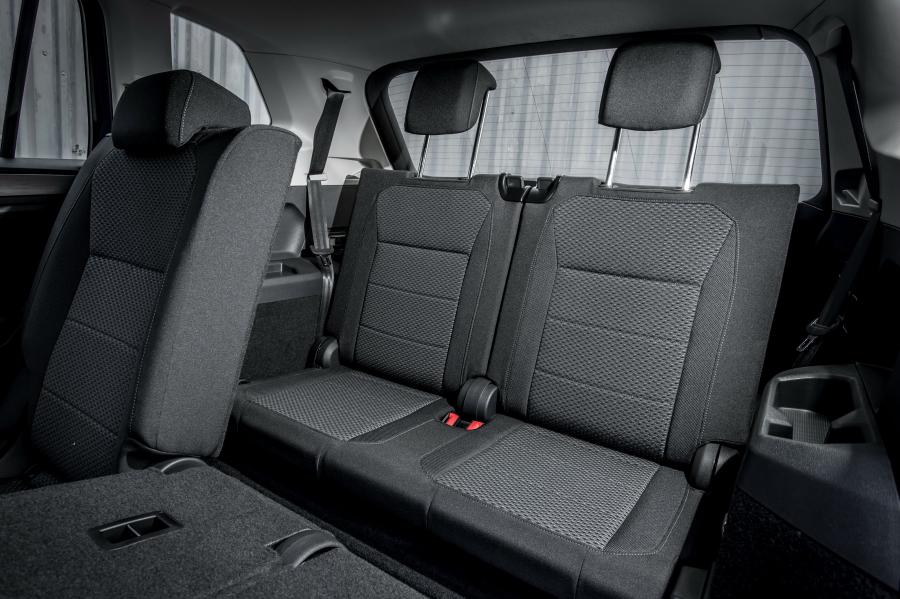 Интерьер Volkswagen Tiguan Allspace 2018 года  (UK) (фото 10 из 40)